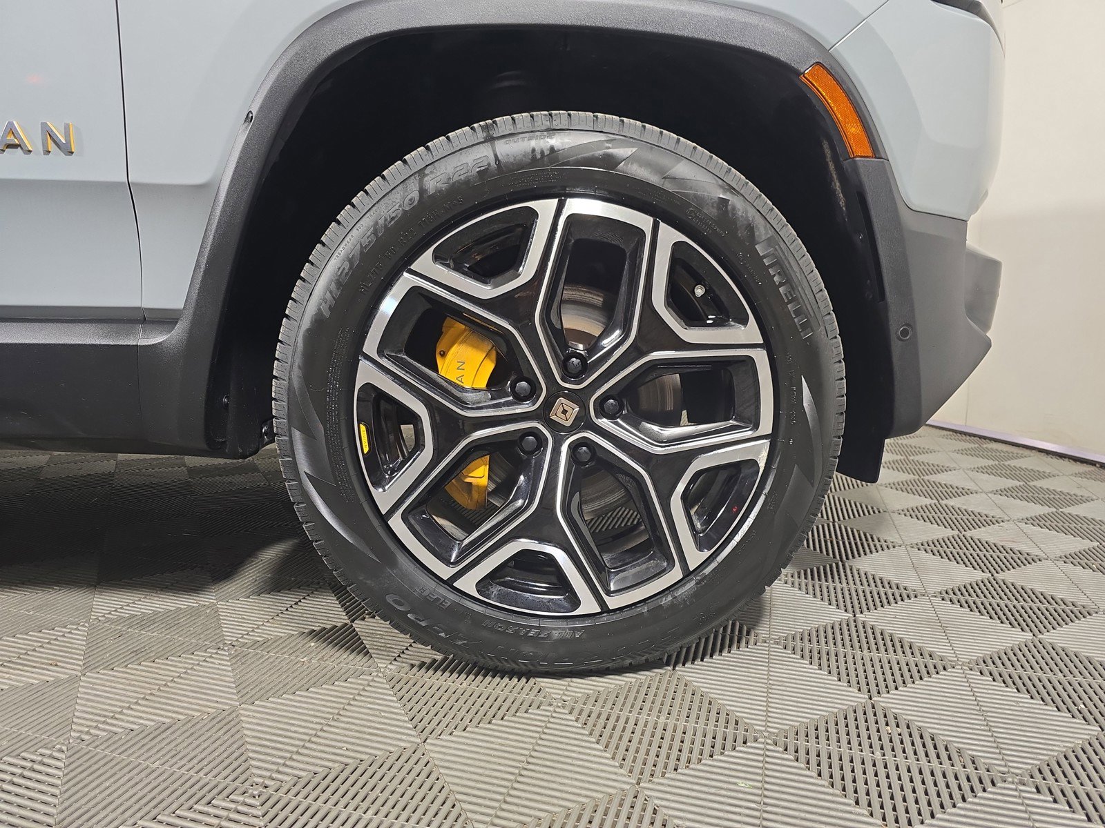 Used 2022 Rivian R1S Launch Edition image 11