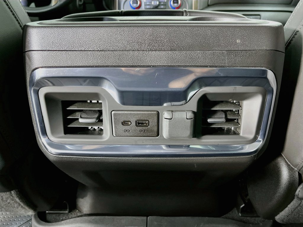 Used 2022 Chevrolet Silverado 1500 High Country w/ Technology Package AWD/4WD image 31
