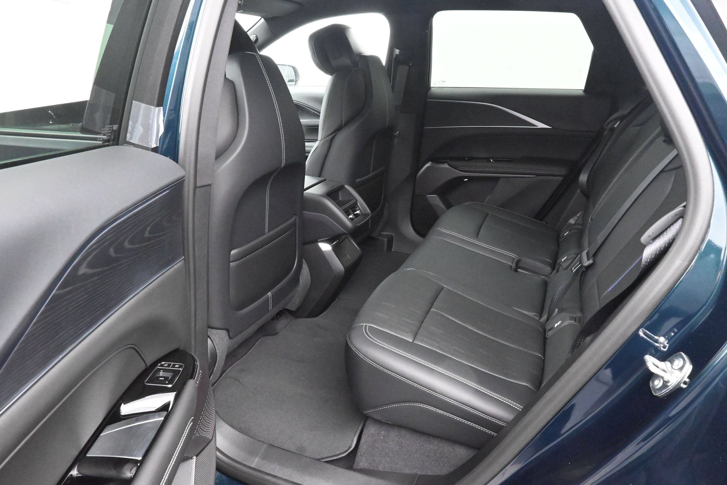 New 2026 Cadillac Lyriq Luxury w/ LPO, Floor Liner Package AWD/4WD image 10