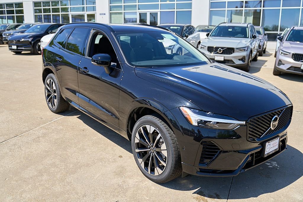 New 2026 Volvo XC60 T8 Plus w/ Climate Package AWD/4WD image 4