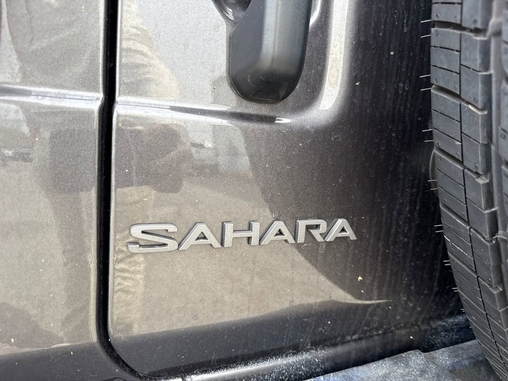 Used 2025 Jeep Wrangler Unlimited Sahara AWD/4WD image 6