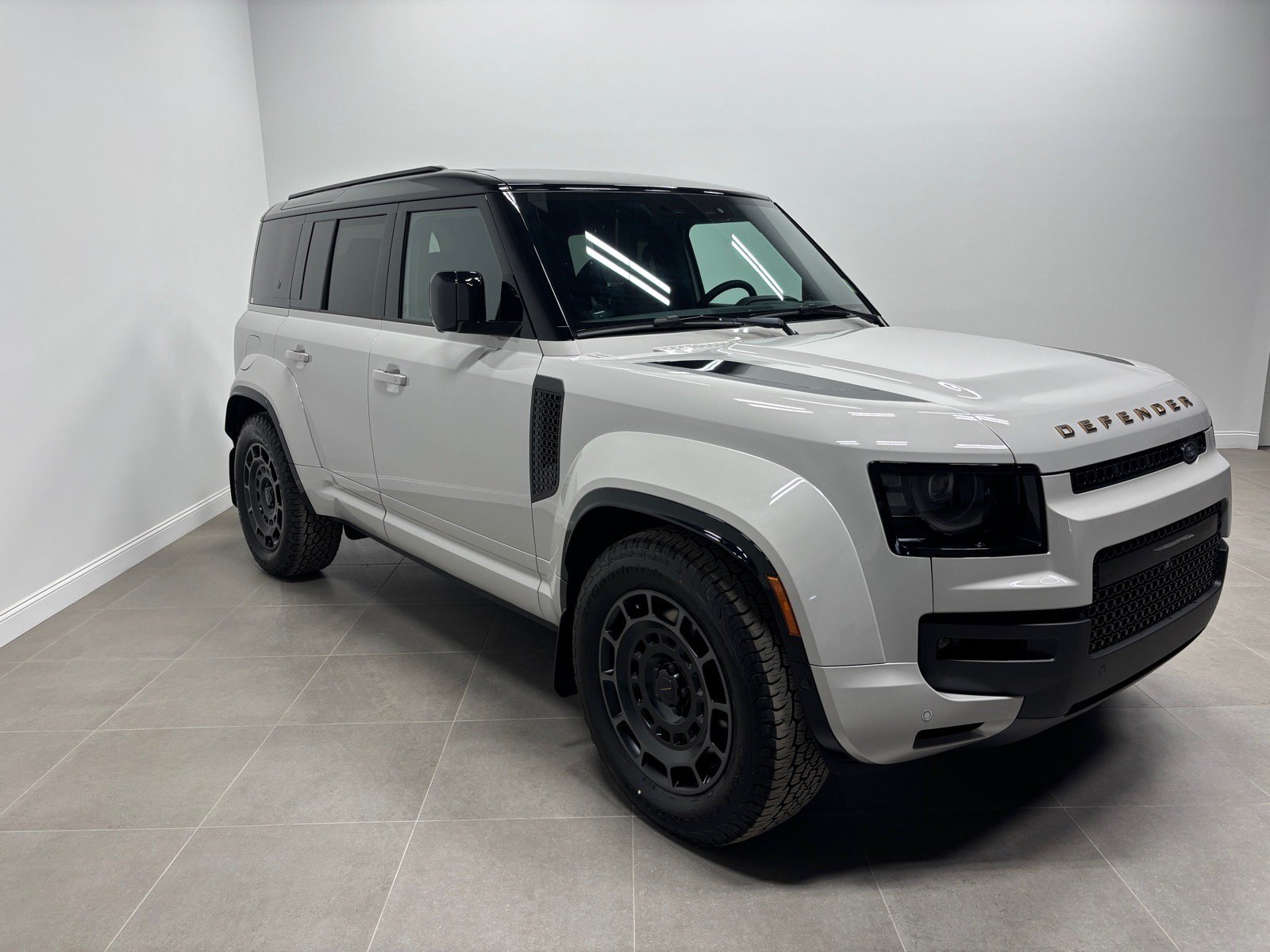 New 2026 Land Rover Defender 110 OCTA AWD/4WD image 5
