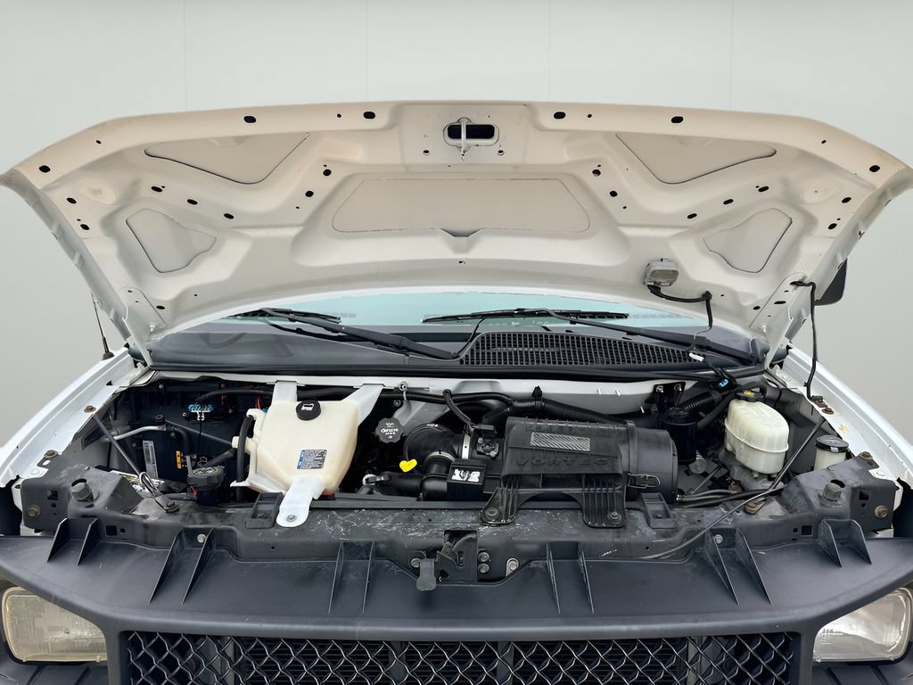 Used 2016 Chevrolet Express 2500 RWD image 15