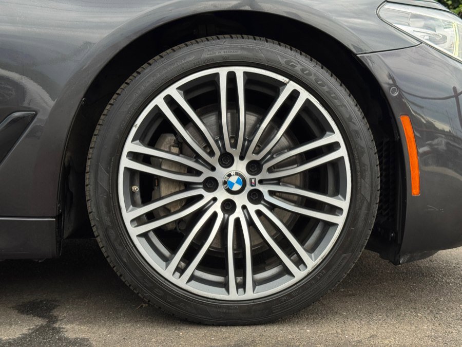Used 2020 BMW 530i xDrive w/ M Sport Package AWD/4WD image 18