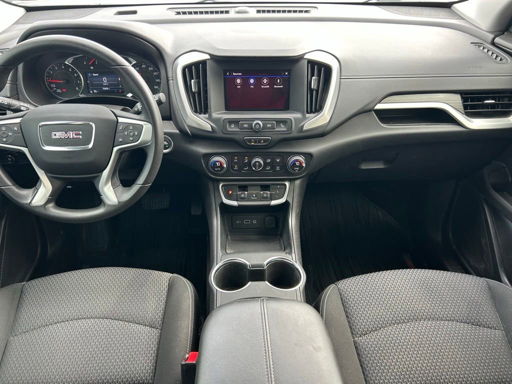 Used 2024 GMC Terrain SLE w/ Driver Convenience Package FWD image 11