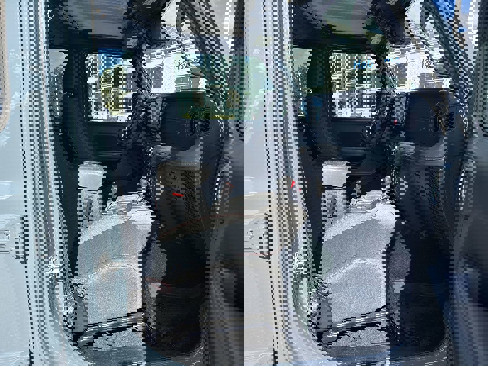 Used 2024 Jeep Wrangler Rubicon image 32