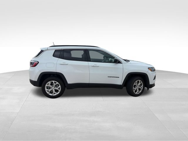 Used 2024 Jeep Compass Latitude AWD/4WD image 7