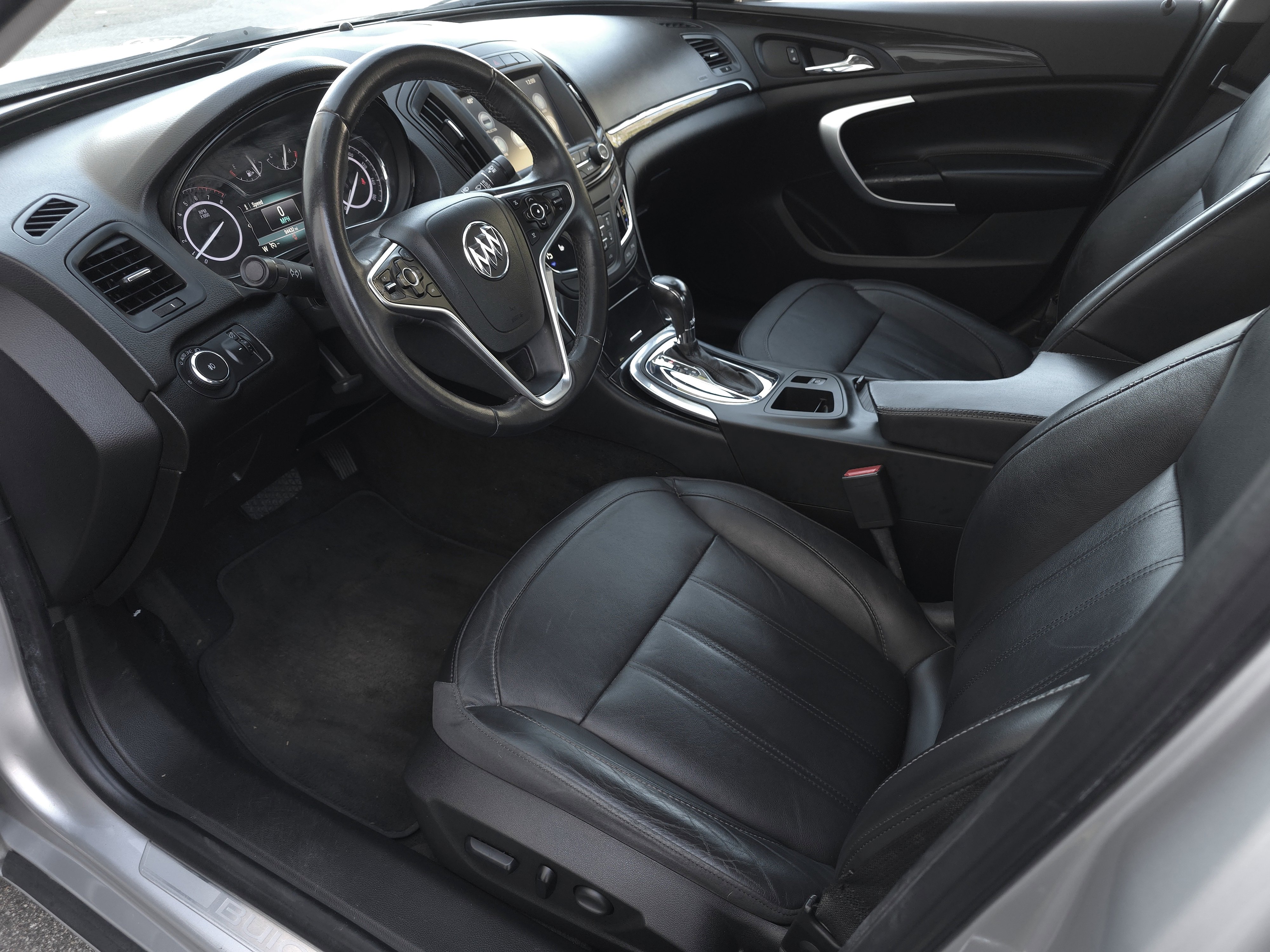 Used 2017 Buick Regal Sport Touring image 9