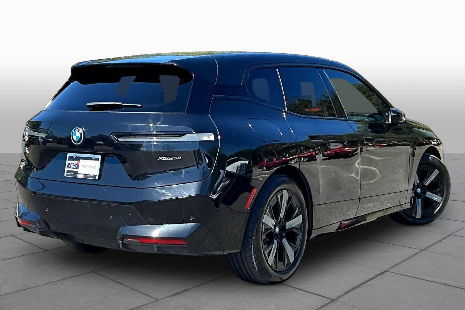 Used 2023 BMW iX xDrive50 w/ Premium Package AWD/4WD image 12