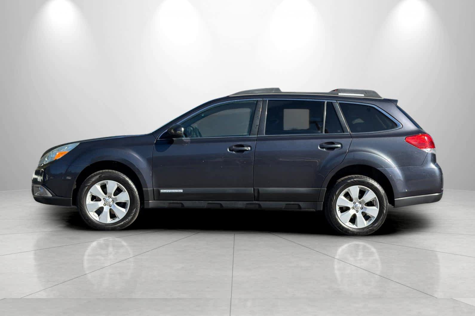 Used 2010 Subaru Outback 2.5i Premium AWD/4WD image 5