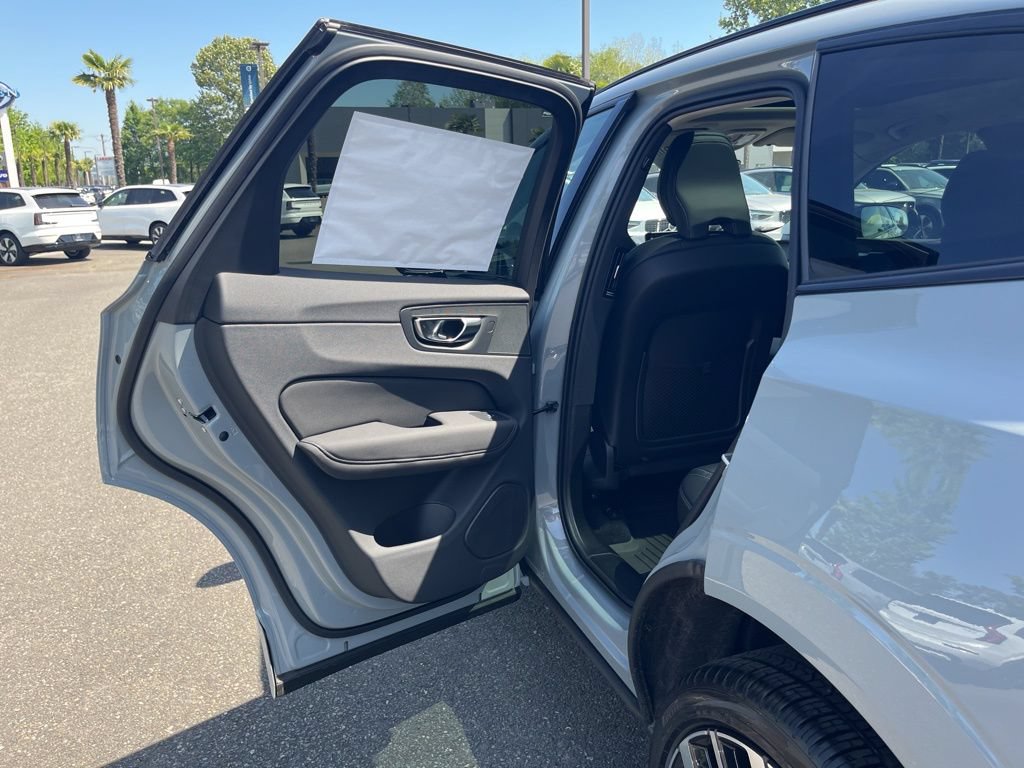 New 2026 Volvo XC60 B5 Ultra w/ Protection Package Premier AWD/4WD image 15