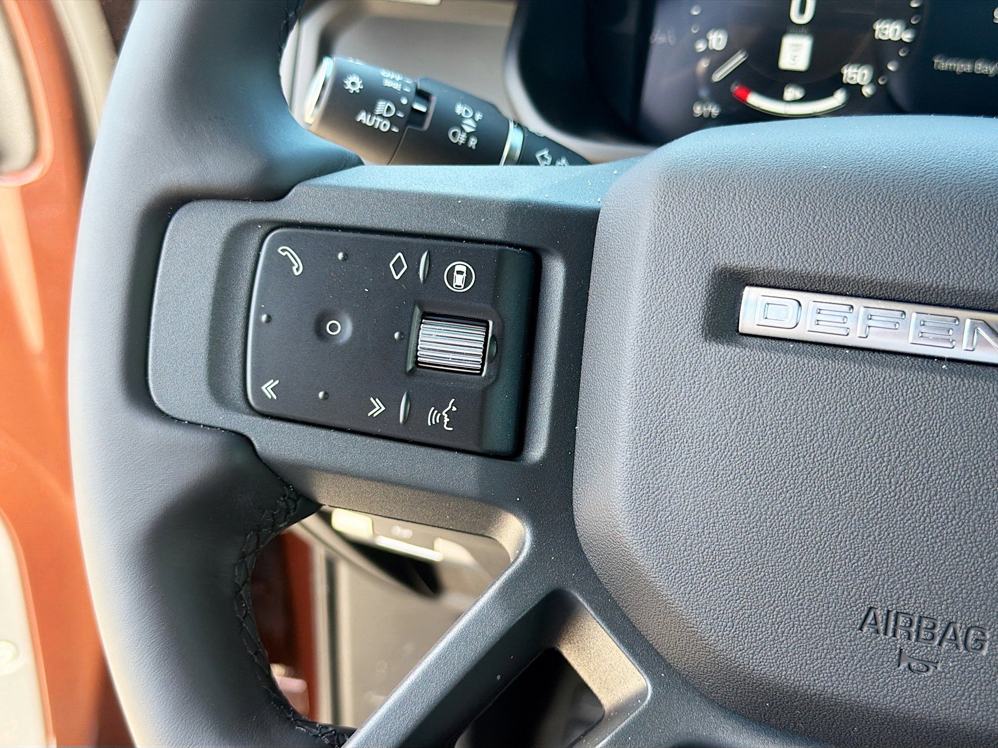 New 2026 Land Rover Defender 130 X-Dynamic SE AWD/4WD image 39