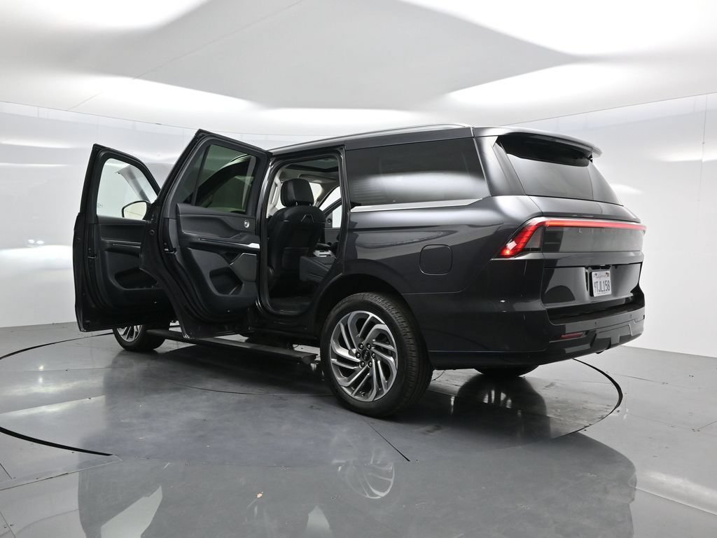 Used 2025 Lincoln Navigator Reserve AWD/4WD image 47