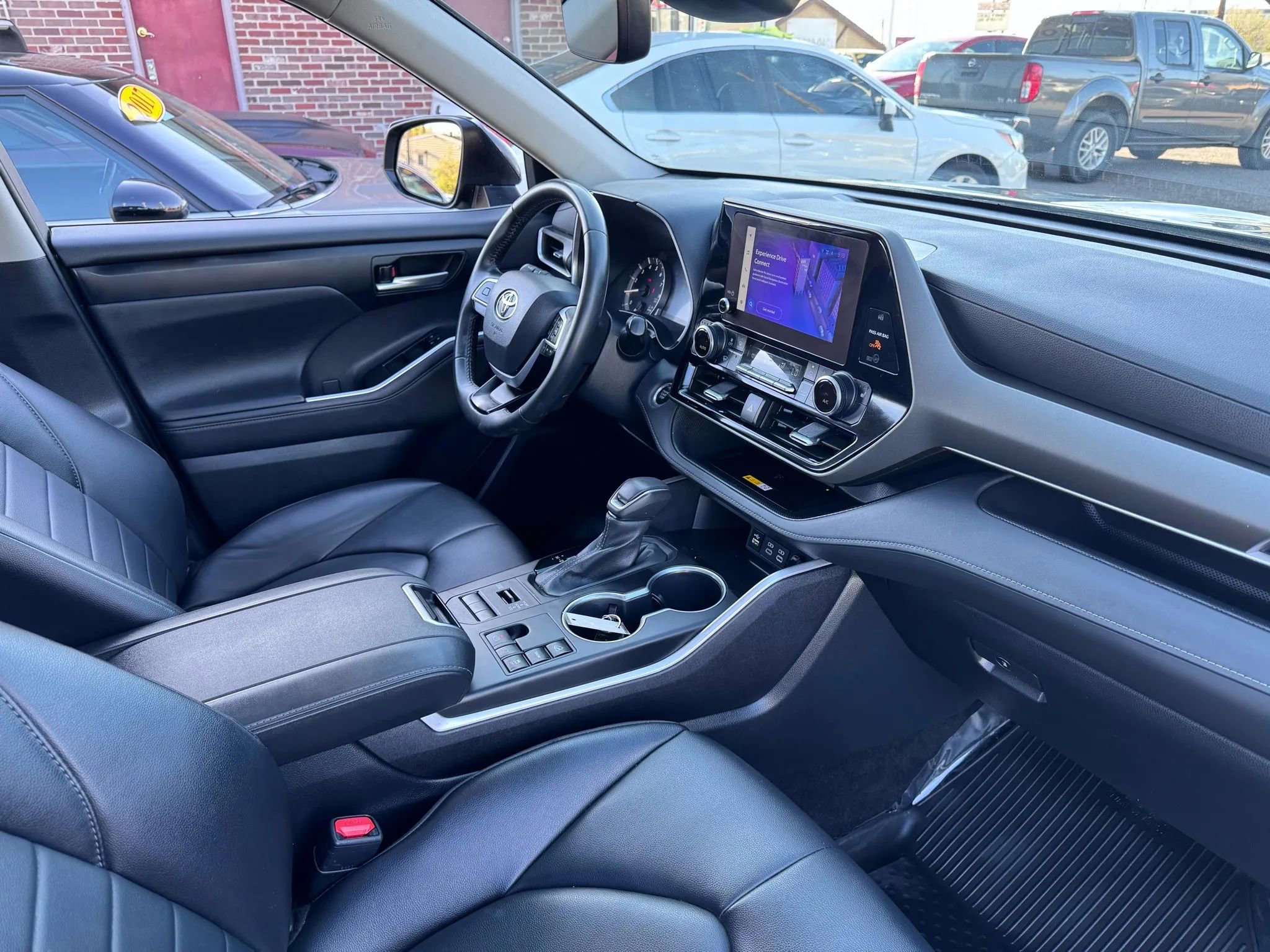 Used 2024 Toyota Highlander XLE image 19