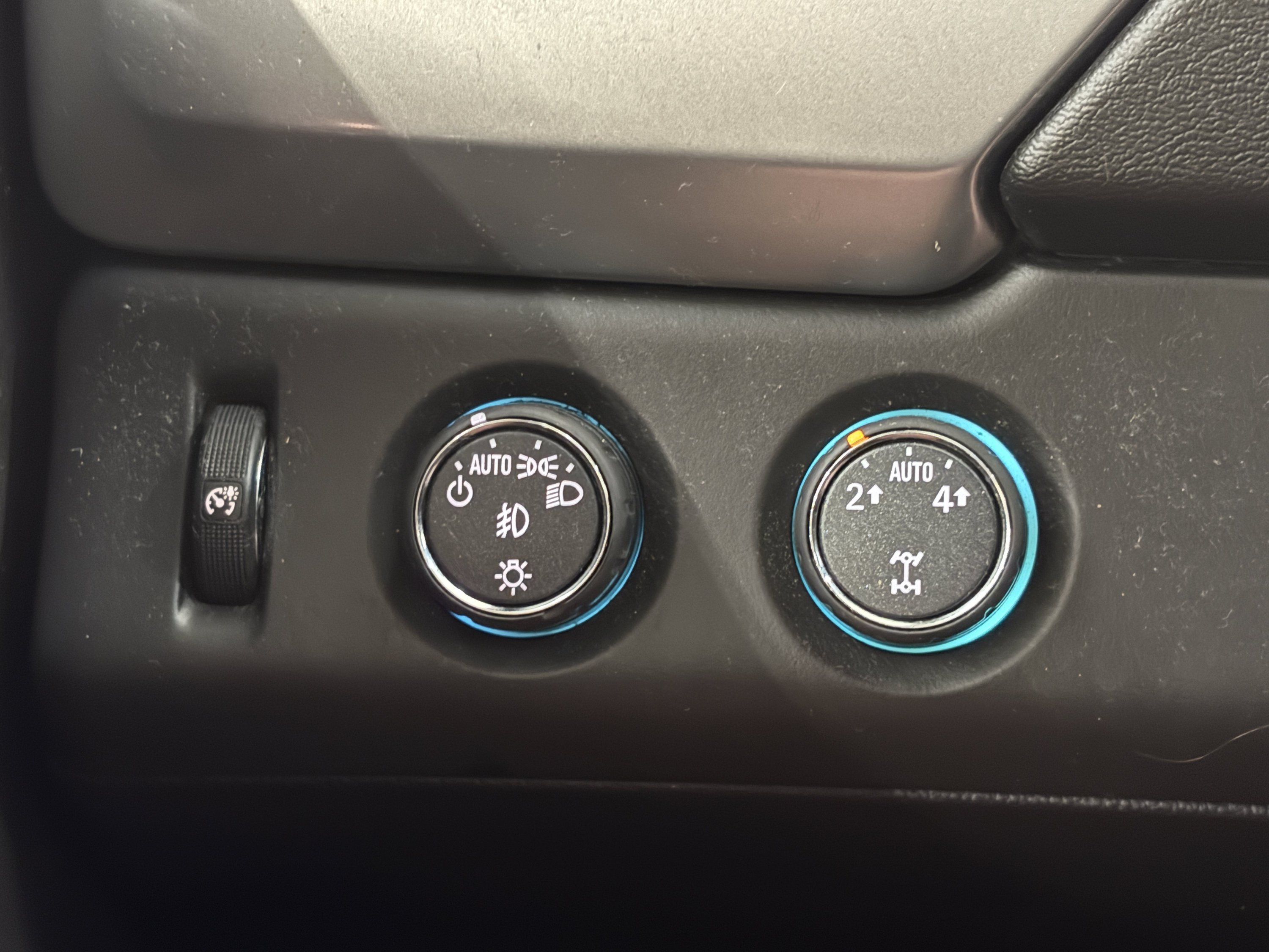 Used 2015 Chevrolet Suburban LT AWD/4WD image 18