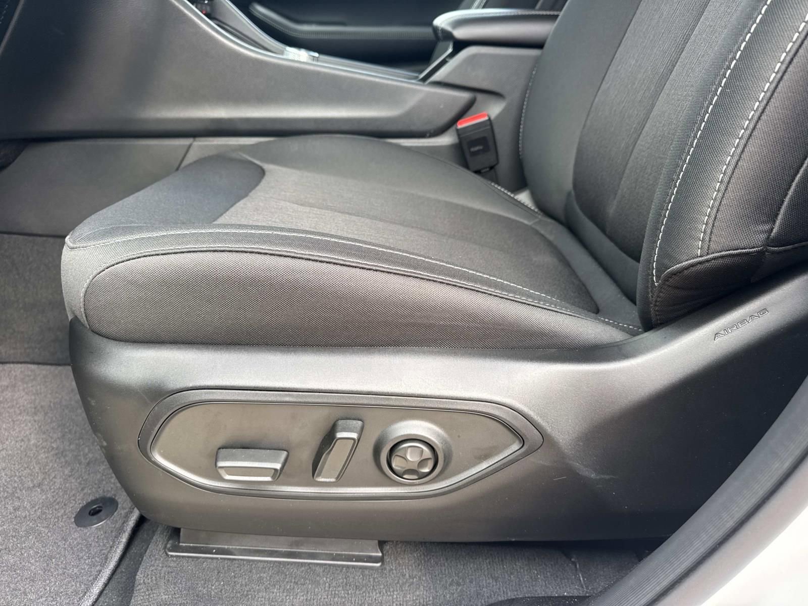 New 2026 Jeep Grand Cherokee L Laredo image 17