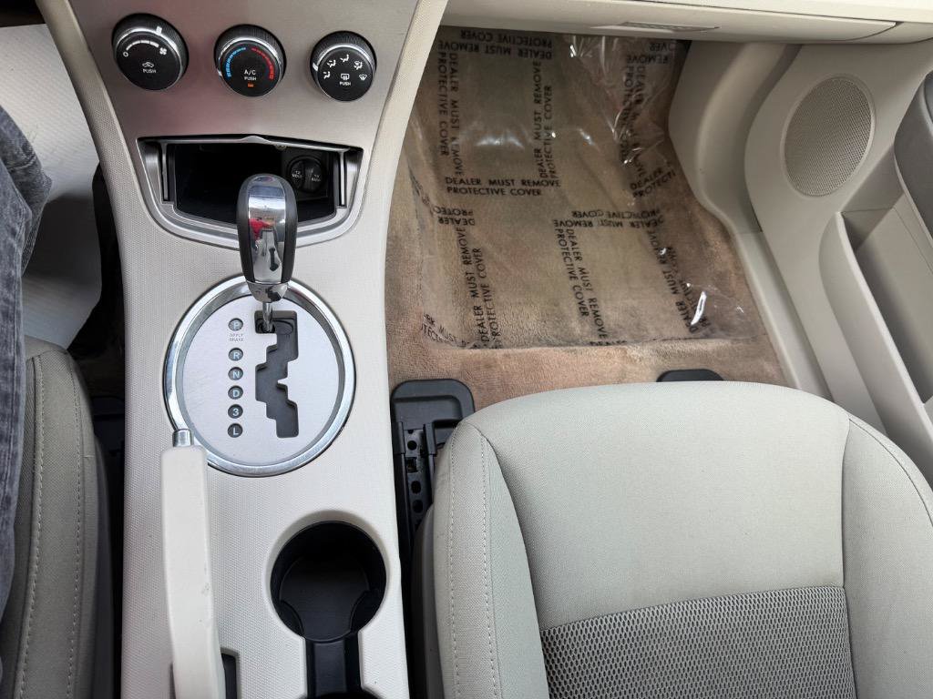 Used 2010 Chrysler Sebring Touring FWD image 17