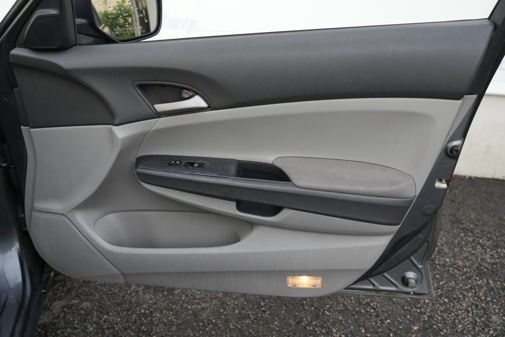 Used 2010 Honda Accord LX-P image 30