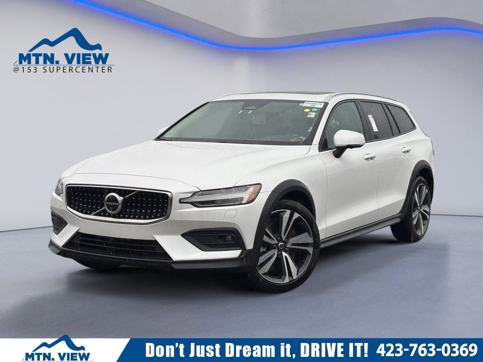 Used 2025 Volvo V60 B5 Cross Country Plus AWD/4WD image 1