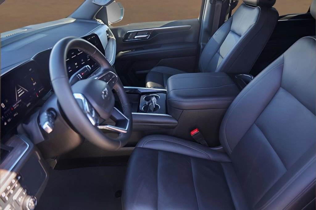 Used 2025 Chevrolet Suburban Z71 image 9