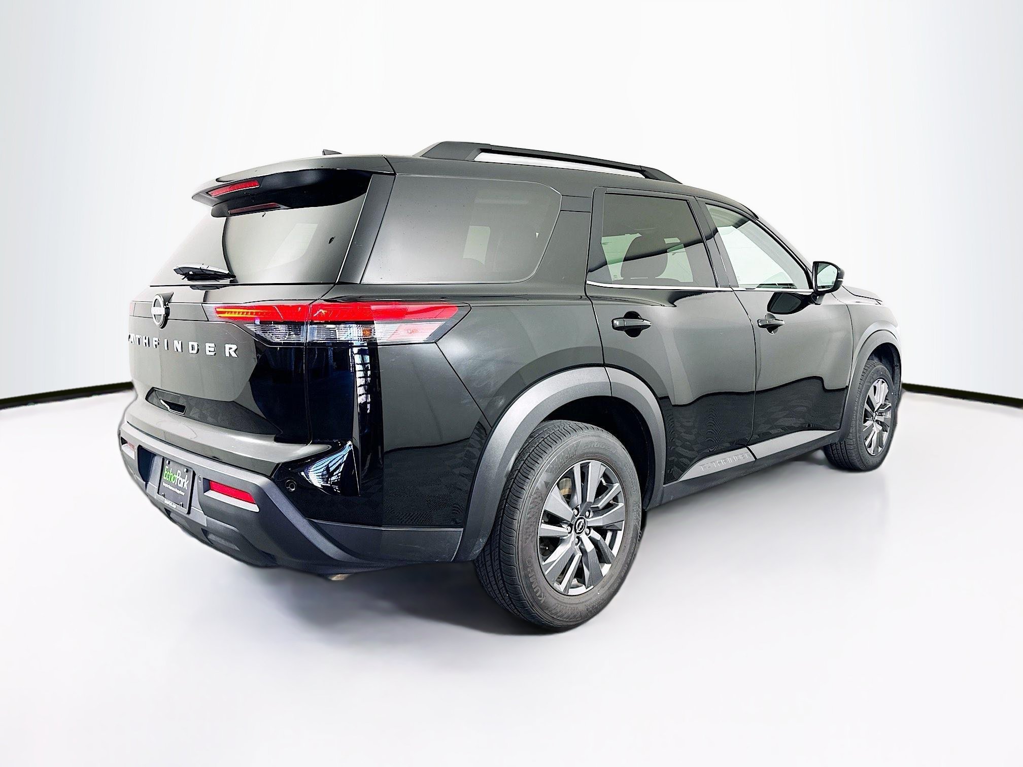 Used 2025 Nissan Pathfinder SV FWD image 9