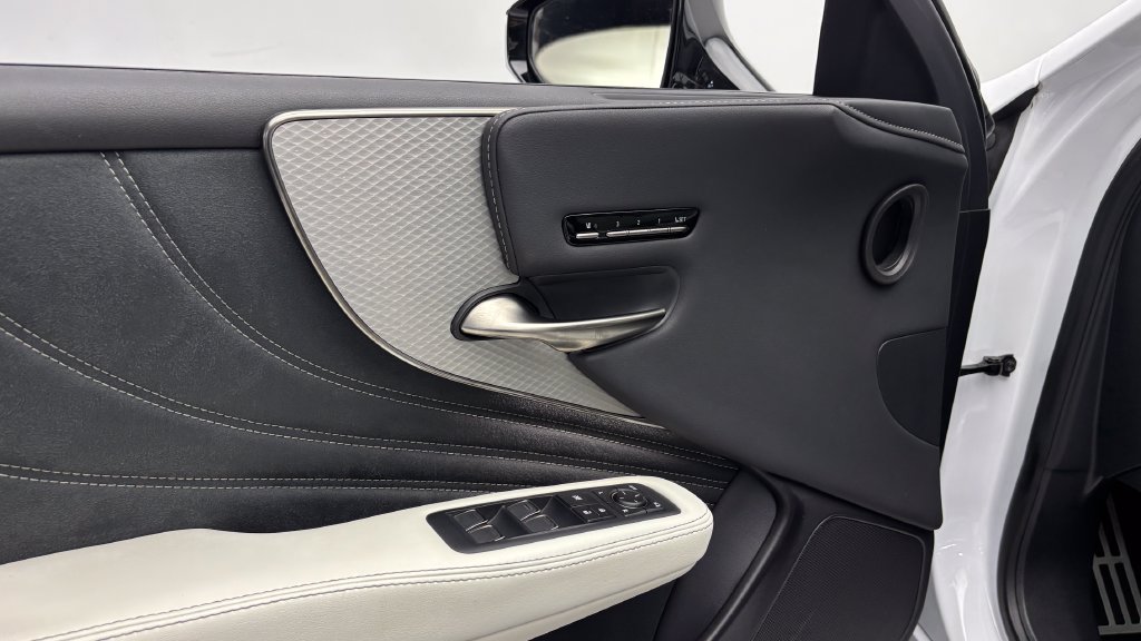 Used 2022 Lexus LS 500 F Sport AWD/4WD image 19