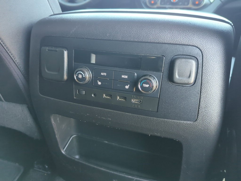 Used 2017 Chevrolet Suburban Premier image 37