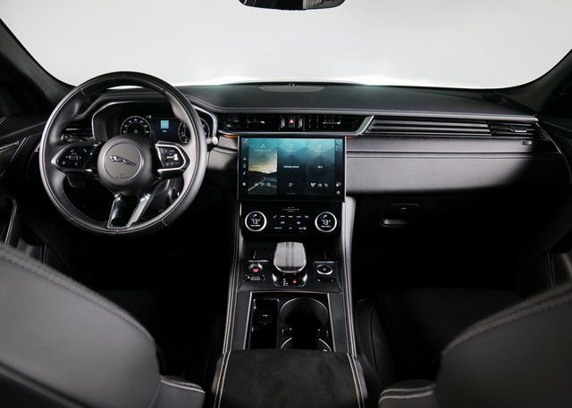 Used 2025 Jaguar F-PACE R-Dynamic S image 4