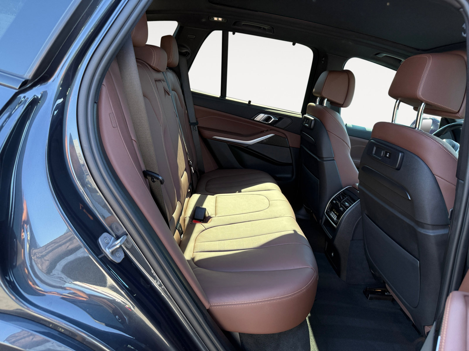 Used 2022 BMW X5 M50i w/ Executive Package AWD/4WD image 18