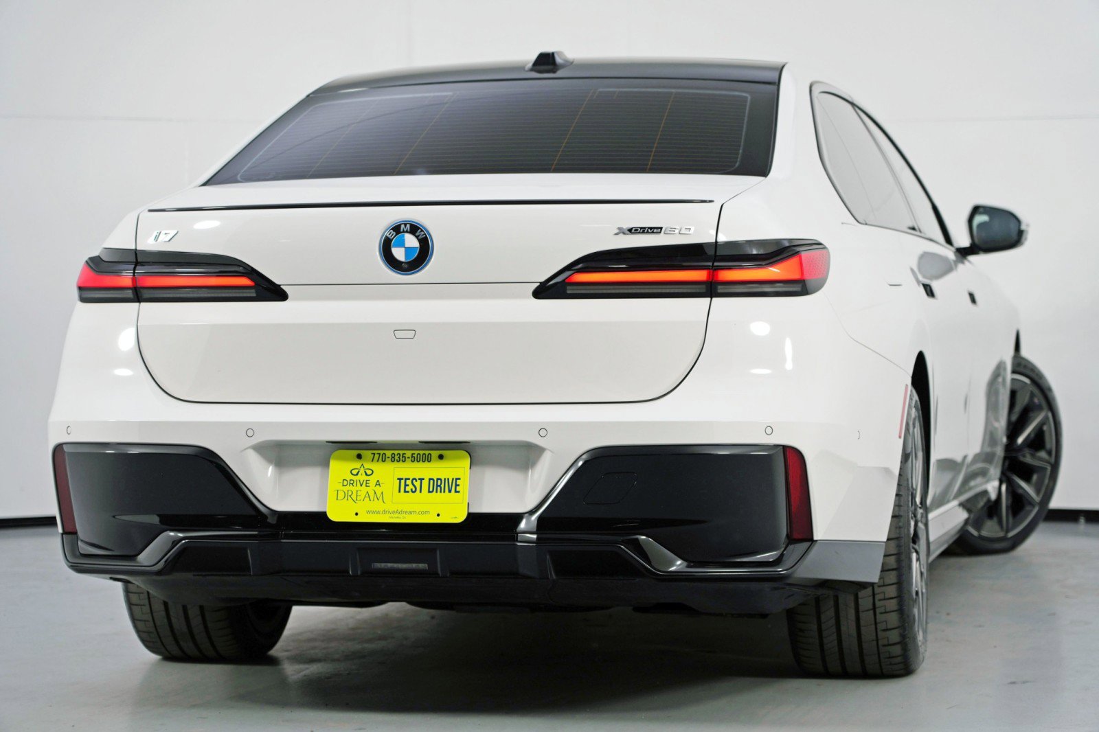 Used 2023 BMW i7 xDrive60 w/ Executive Package 2 image 4