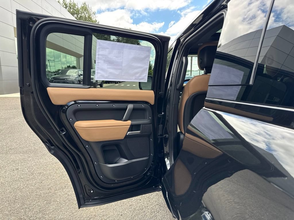 New 2026 Land Rover Defender 130 X-Dynamic SE AWD/4WD image 15