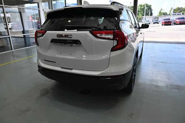 Used 2022 GMC Terrain SLE w/ Driver Convenience Package FWD image 5