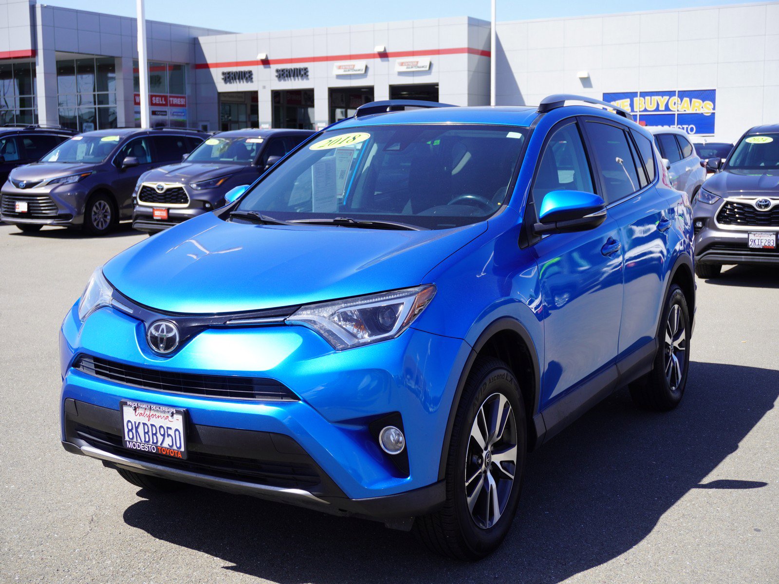 Used 2018 Toyota RAV4 XLE w/ Plus Extra Value Package AWD/4WD image 7