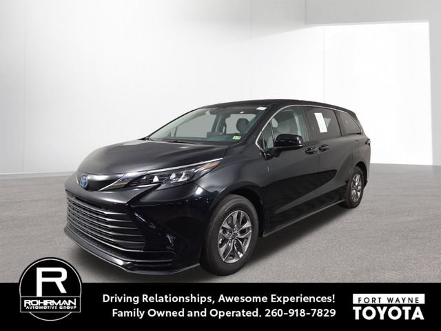 Used 2024 Toyota Sienna LE AWD/4WD video 1