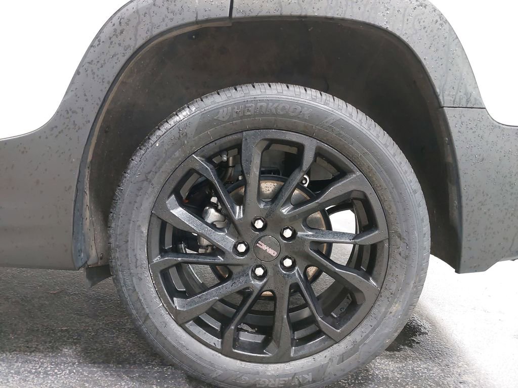 Used 2023 GMC Terrain SLE w/ Driver Convenience Package image 32