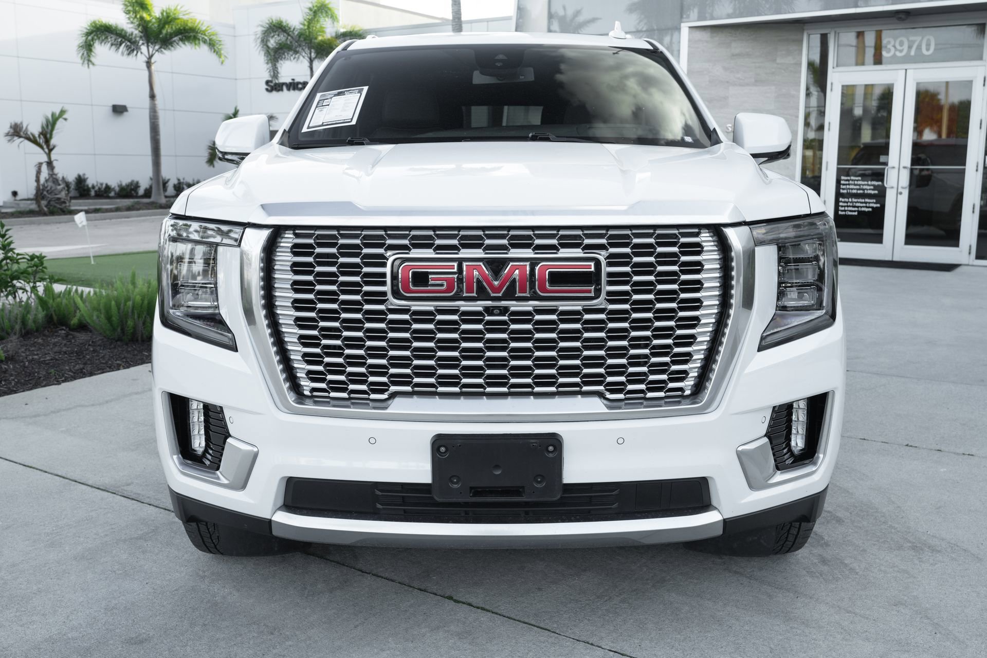 Used 2024 GMC Yukon XL Denali image 3