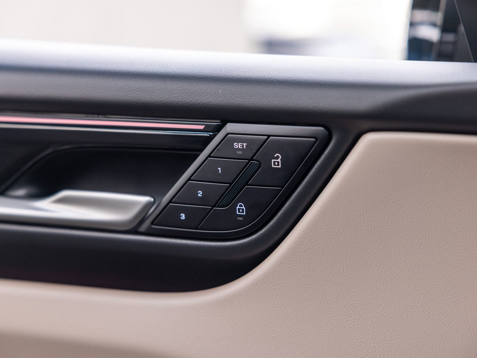 Certified 2025 Porsche Macan Electric image 42