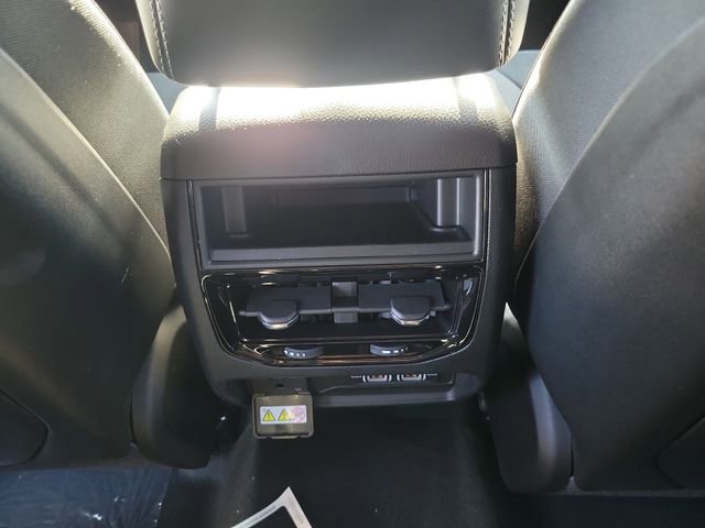 New 2025 Jeep Grand Cherokee Altitude image 11