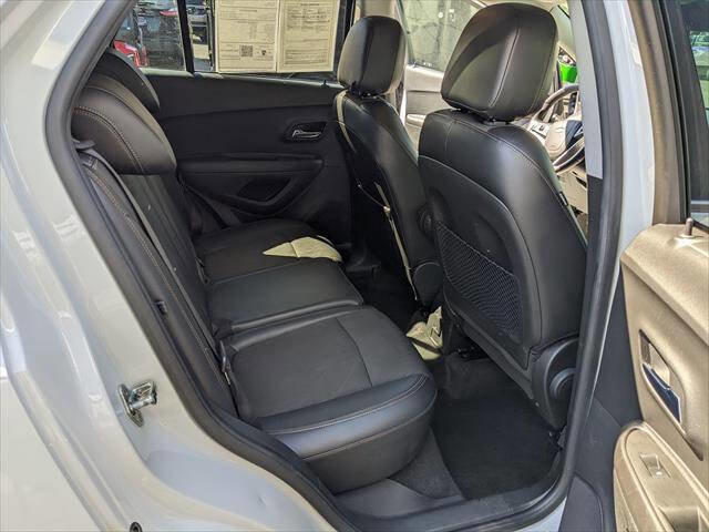 Used 2020 Chevrolet Trax LT w/ LT Convenience Package image 13