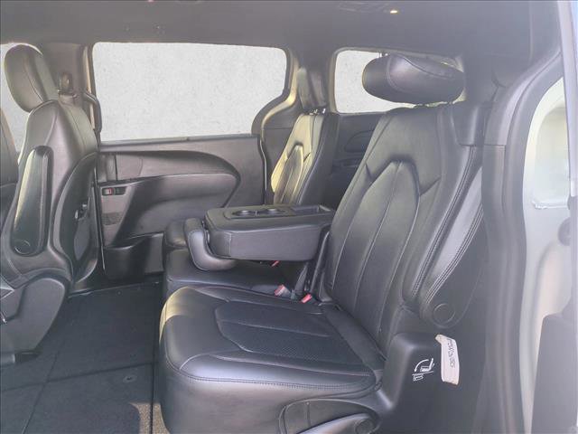 Used 2020 Chrysler Pacifica Touring-L image 19