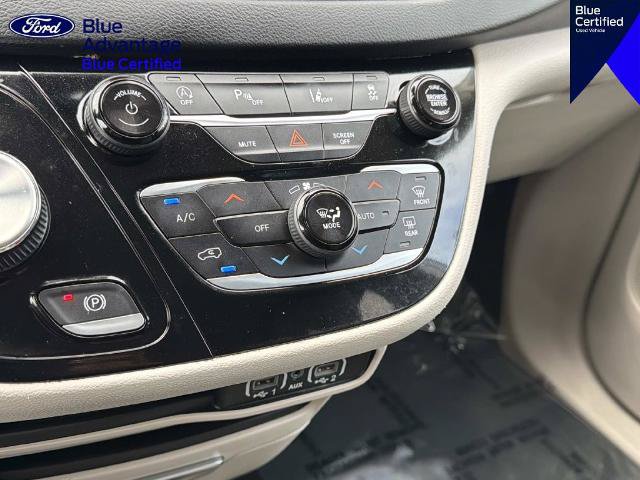 Used 2023 Chrysler Pacifica Touring-L FWD image 30
