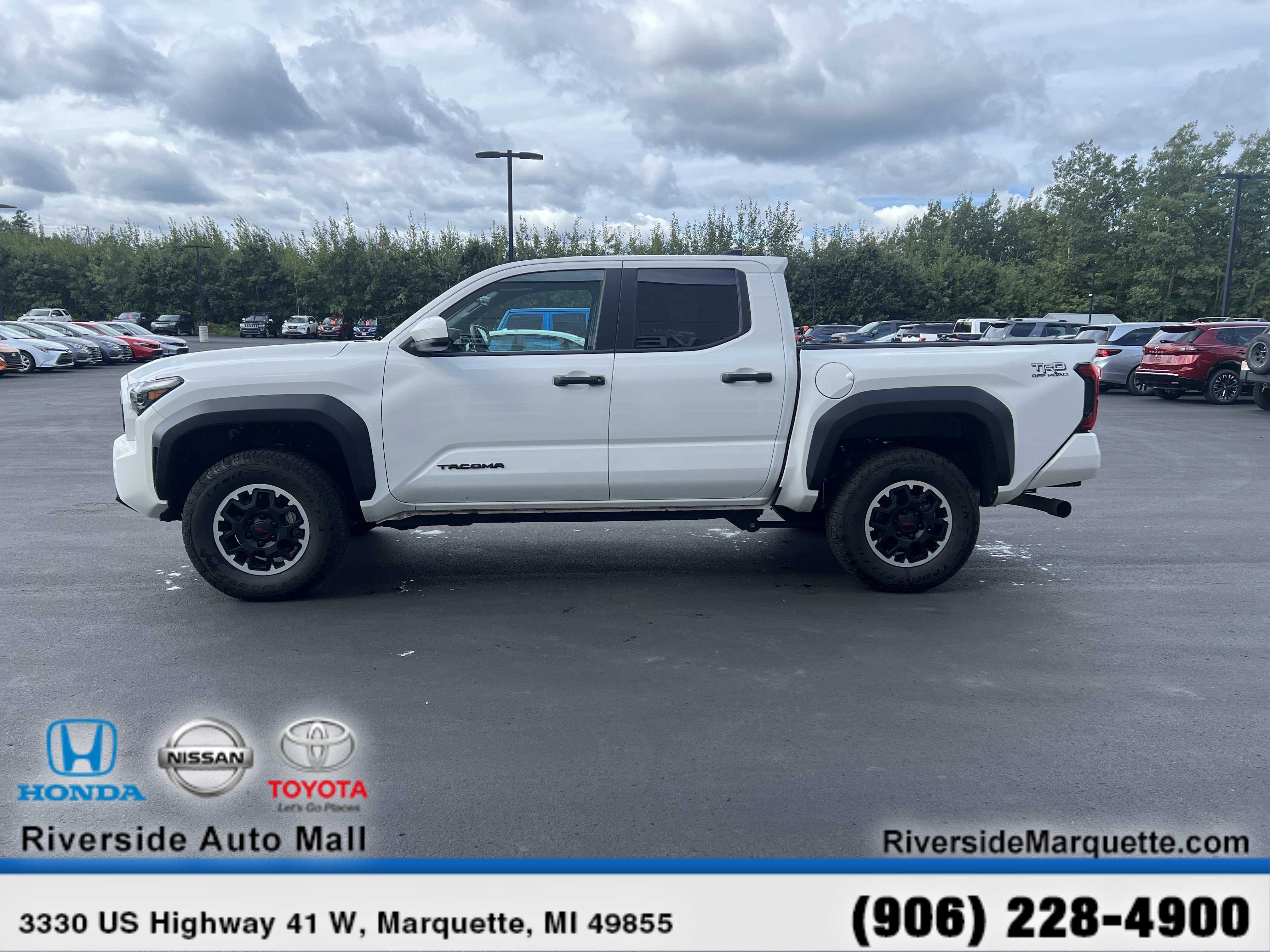 Used 2024 Toyota Tacoma TRD Off-Road image 4