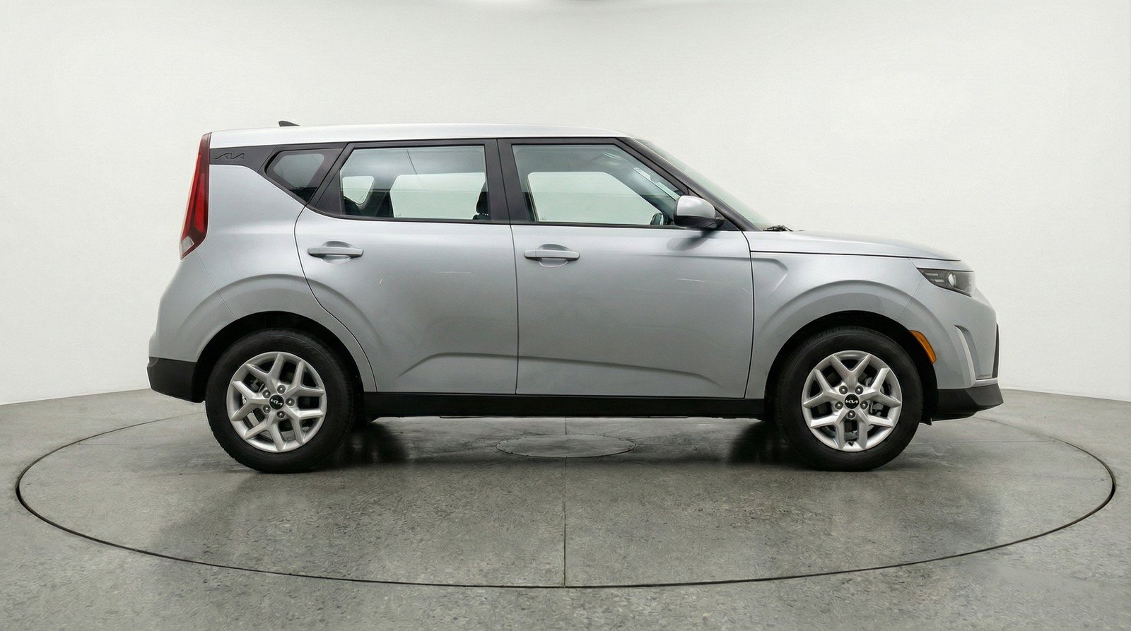 Used 2025 Kia Soul LX w/ LX Technology Package FWD image 11