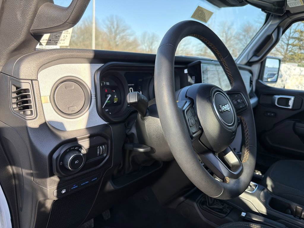 Used 2024 Jeep Wrangler Unlimited w/ Convenience Group AWD/4WD image 21