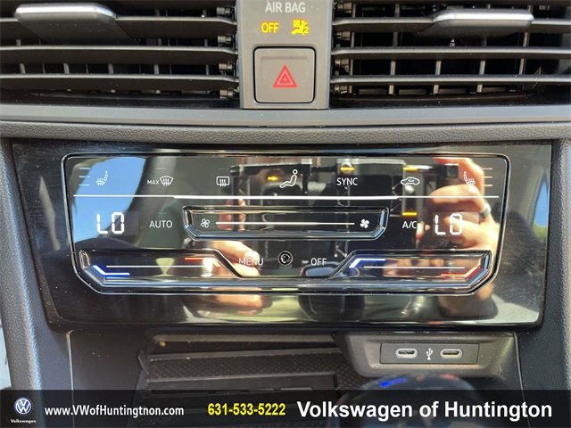 Certified 2025 Volkswagen Jetta SE w/ Sunroof Package image 27