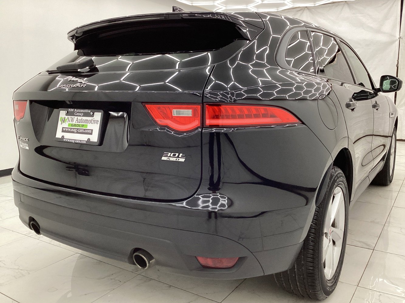 Used 2018 Jaguar F-PACE Premium image 8