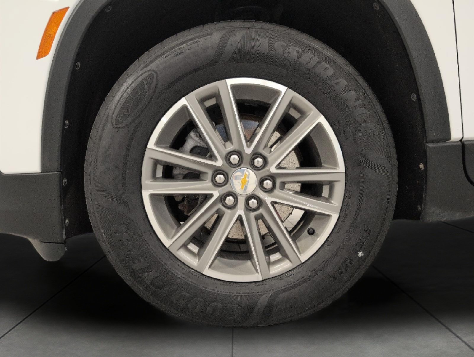 Used 2023 Chevrolet Traverse LT w/ LPO, Floor Liner Package AWD/4WD image 4