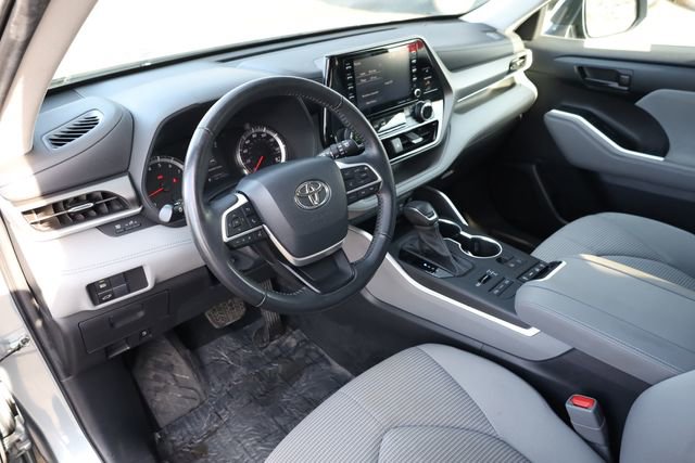 Used 2022 Toyota Highlander LE image 11