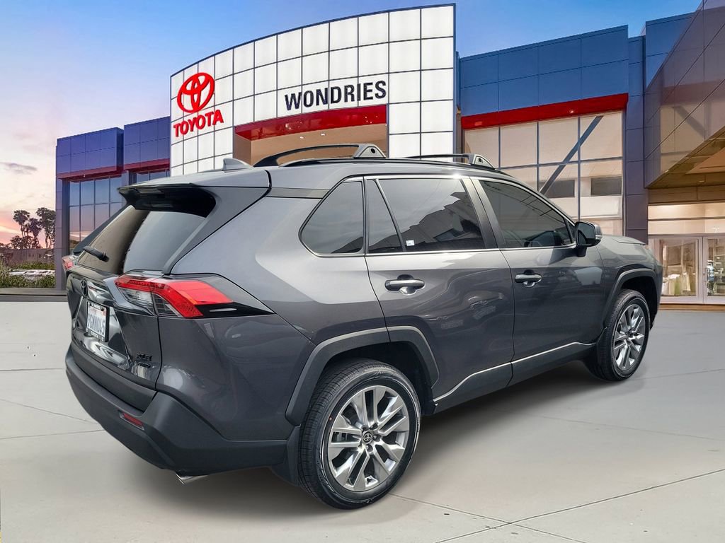 Used 2023 Toyota RAV4 XLE Premium image 8