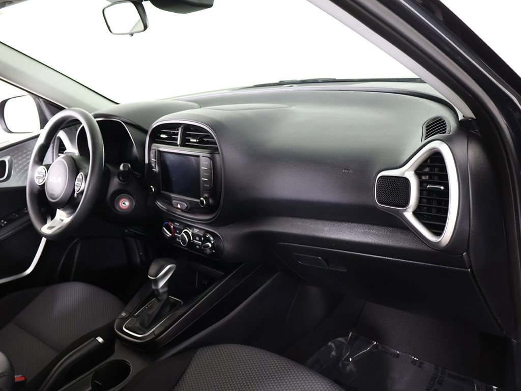 Used 2025 Kia Soul LX w/ LX Technology Package FWD image 26